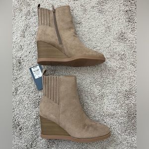 Super cute NWT Taupe wedge heel, high ankle/mid calf bootie Size 6